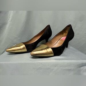 Isaac Mizarahi gold tip black suede heels size 8